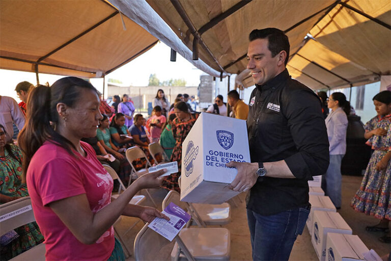 Beneficia “Juntos por nuestra identidad” a 215 familias indígenas de los asentamientos Porvenir, Colonia Tarahumara y Pájaro Azul