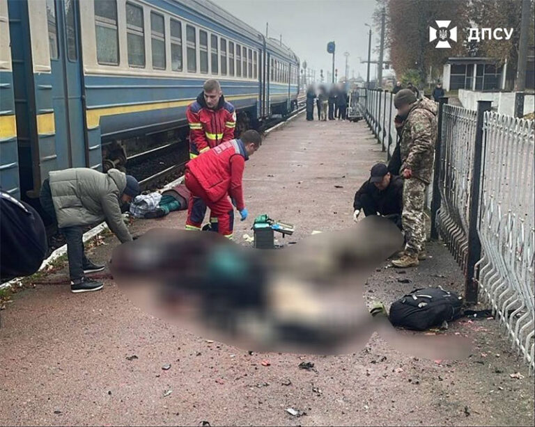 4 muertos y una docena de heridos tras explosión en tren de Ucrania