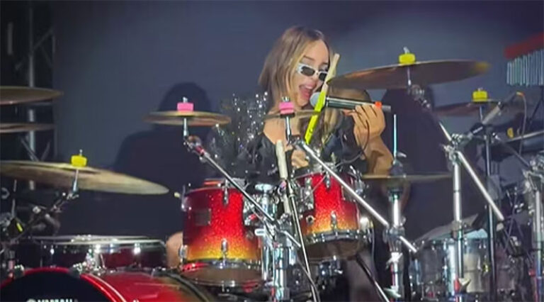 Belinda sufre otra lesión durante show