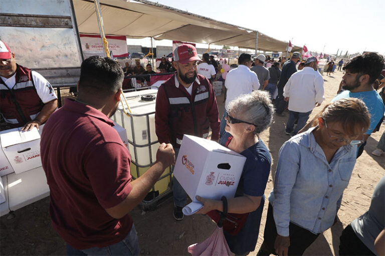 Llevan dependencias municipales sus servicios a la colonia Las Haciendas