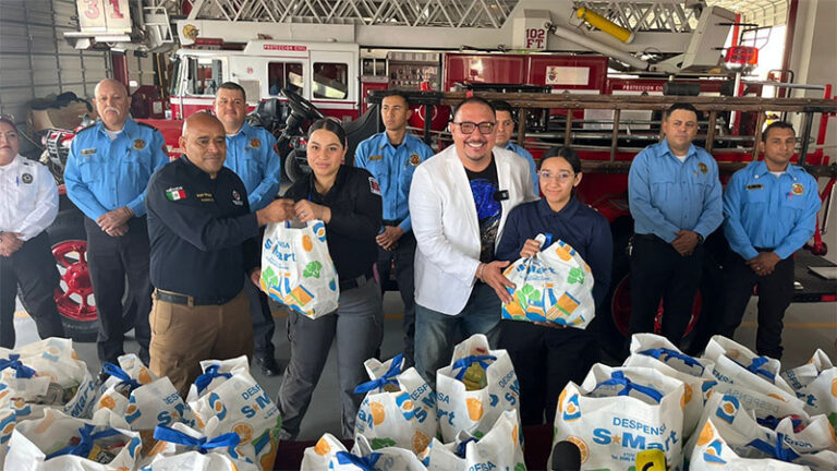 Entrega la CANACO despensas a Bomberos y Rescate en reconocimiento a su heroica labor
