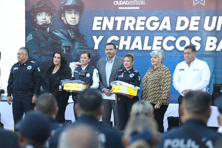 Entregan uniformes y chalecos balísticos a personal de la SSPM y Seguridad Vial