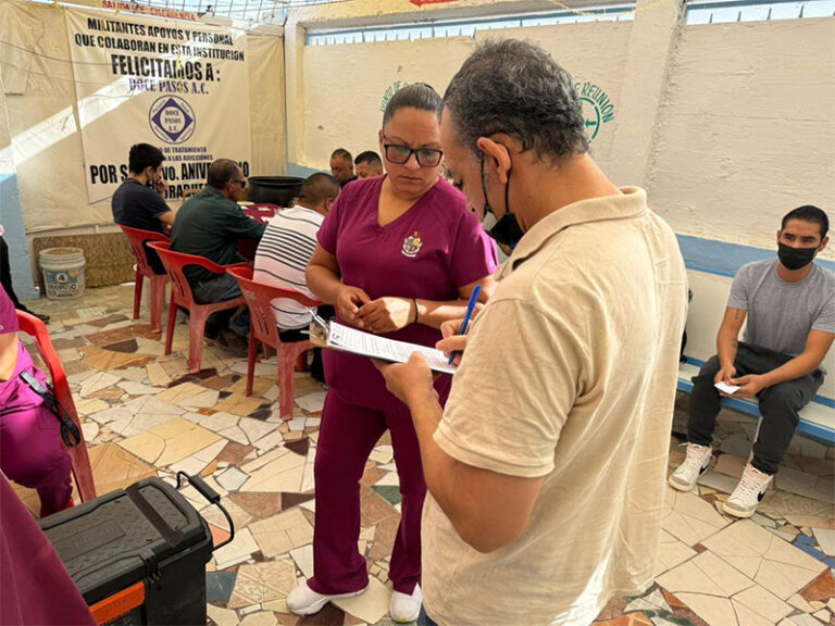 Reconoce Dirección de Salud Municipal labor del personal médico