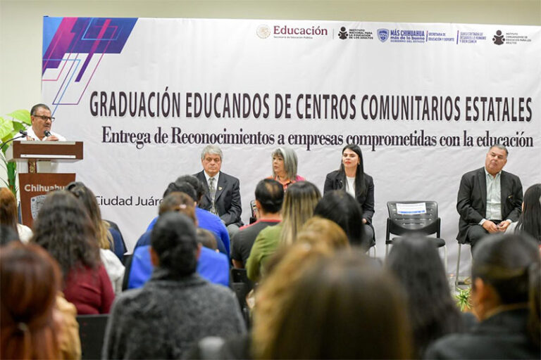 Reconoce Gobierno a educandos del ICHEA y empresas comprometidas con la educación en Juárez