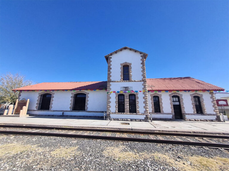 Renueva Secretaría de Turismo imagen urbana de Villa Ahumada