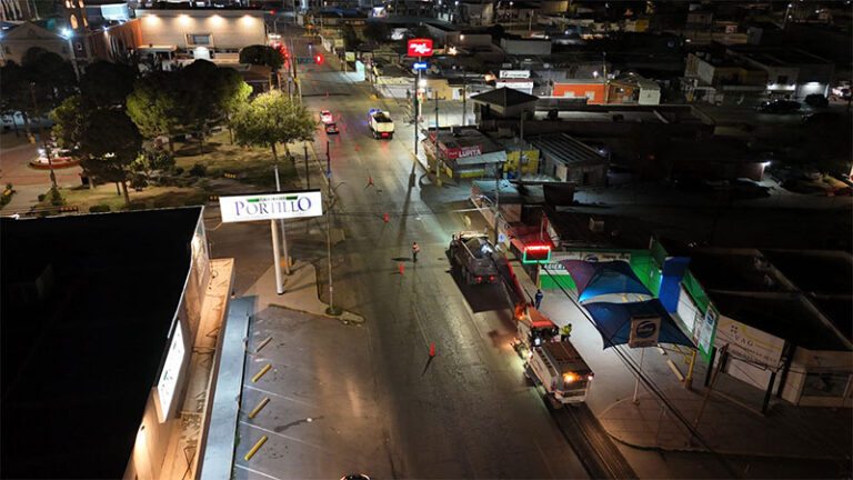 Con jornadas nocturnas repavimenta Obras Públicas tramos de la avenida Rafael Pérez Serna