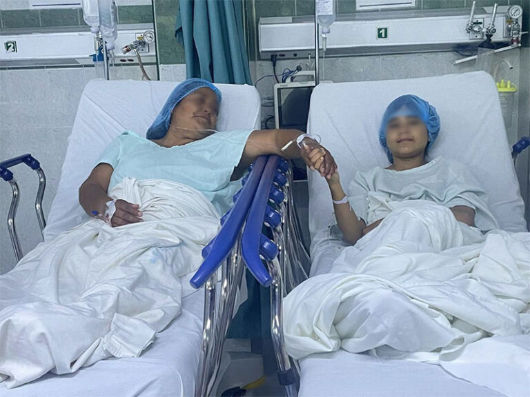 Madre rarámuri dona vida a su hija: Realizan con éxito trasplante renal en el Hospital Central