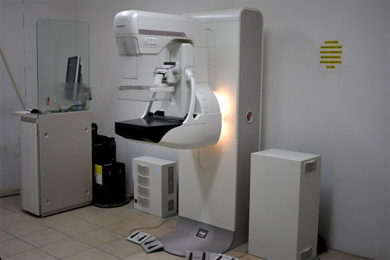 Continúa Centros Comunitarios ofreciendo mastografías y papanicolaou gratis