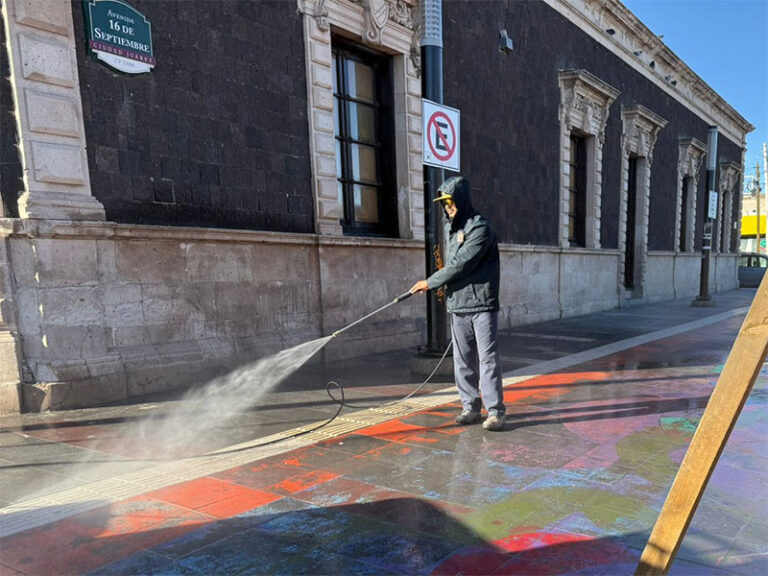 Atienden cuadrillas de Limpia el Centro Histórico