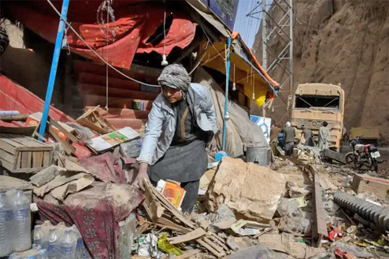 27 muertos en Afganistán tras terremoto magnitud 6.3