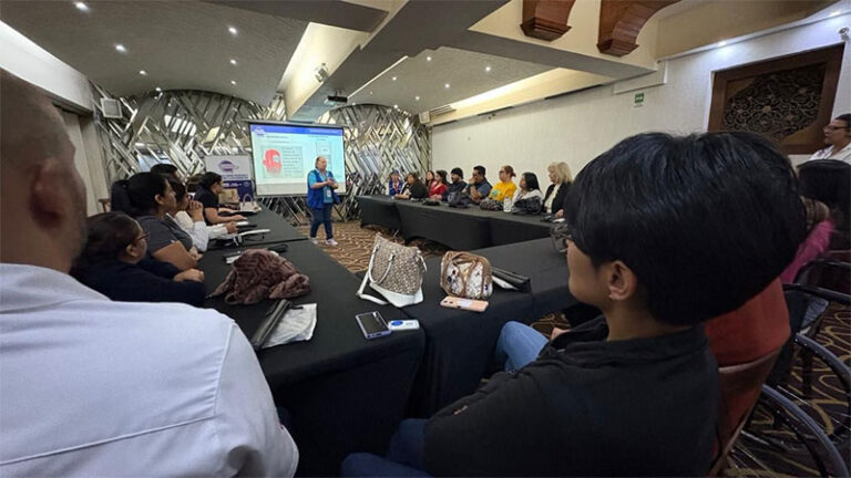 Imparte Estado talleres de sensibilización “Ponte en mis Zapatos” a personal de Salud en Juárez