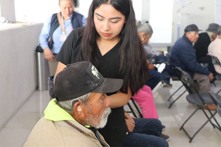 Entrega DIF Estatal más de 300 aparatos de movilidad y auxiliares auditivos en la región centro del estado