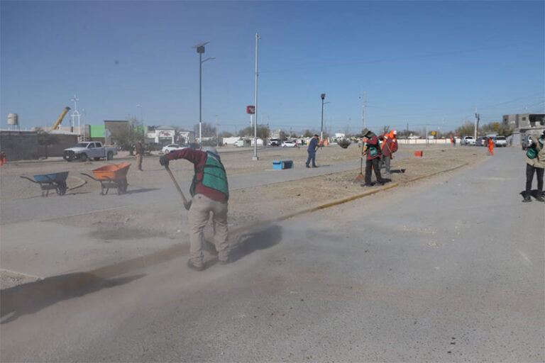 Lleva Servicios Públicos labores de limpieza al fraccionamiento Parajes de San José