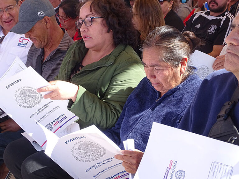 Apoya SDUE a 2 mil 100 familias con regularización de lotes habitacionales y comerciales