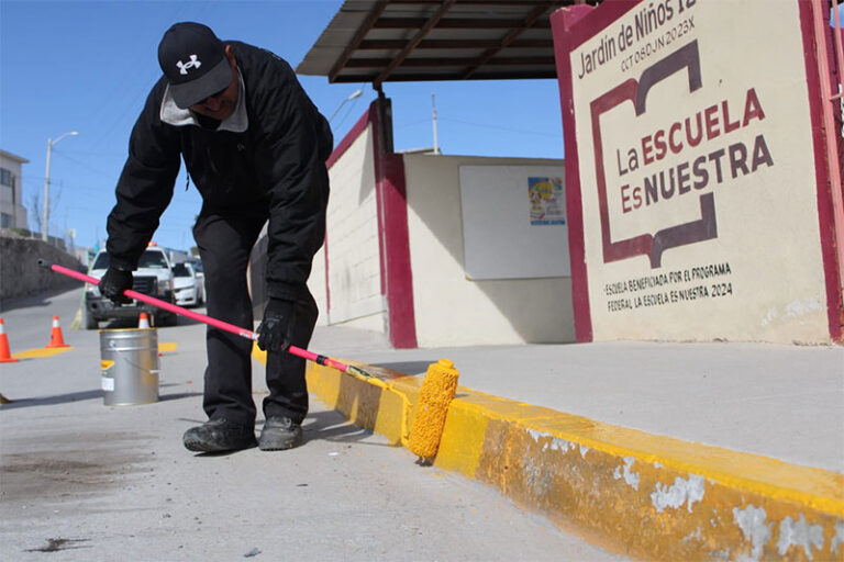 Pinta Control de Tráfico paso peatonal frente a Jardín de Niños Izcalli