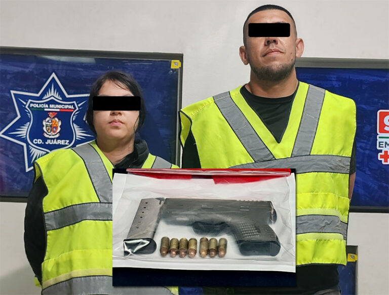 Detienen a pareja con arma de fuego a bordo de vehículo robado; serán investigados por asaltos a tiendas de conveniencia