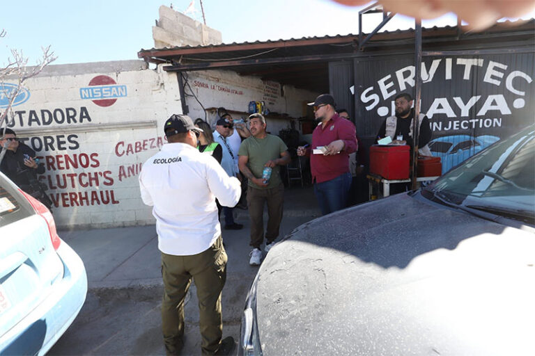 En Operativo de Reordenamiento Urbano retira Seguridad Vial vehículos que obstruían vía pública