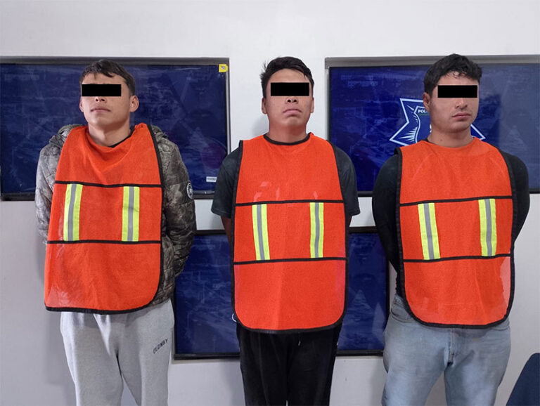 Policías Municipales detienen a tres sujetos acusados de extorsión