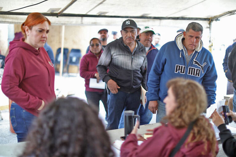 Entrega Municipio apoyo económico a ex empleados de maquilas
