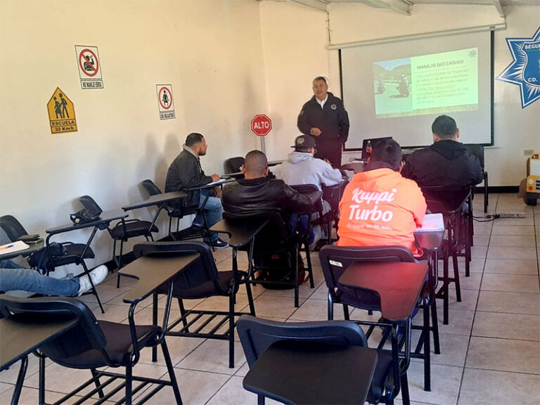 Brinda Educación Vial plática de manejo defensivo a empresa MAEESA