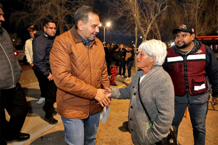Entrega alcalde 424 luminarias en Parajes de San José y Valle de Fundadores