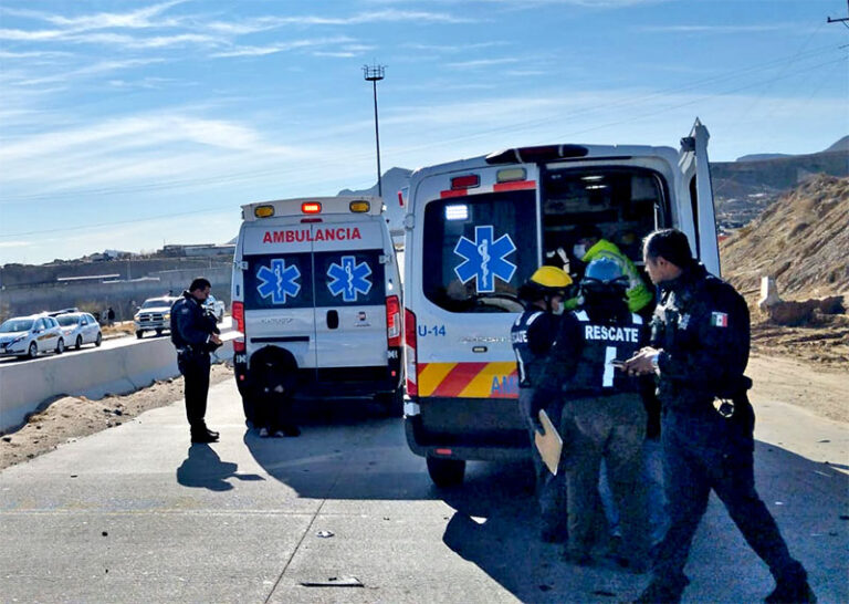 Atienden accidente vehicular sobre Camino Real