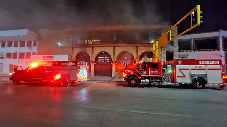 Atienden incendio en establecimiento comercial de la zona PRONAF