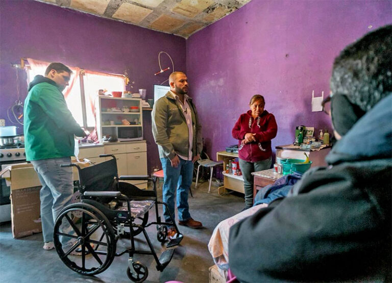 Alex Pérez Escalante beneficia a personas con movilidad reducida en el suroriente