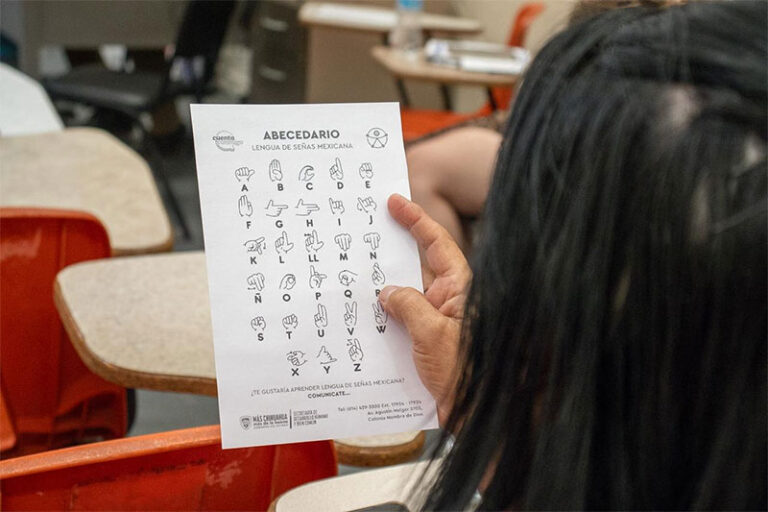 Imparte Estado taller de Lengua de Señas Mexicana a personal de la Subsecretaría de Movilidad