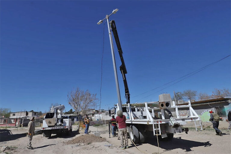 Atiende Alumbrado Público solicitud de los “Takataka” y mejora iluminación en parque de la 16 de Septiembre