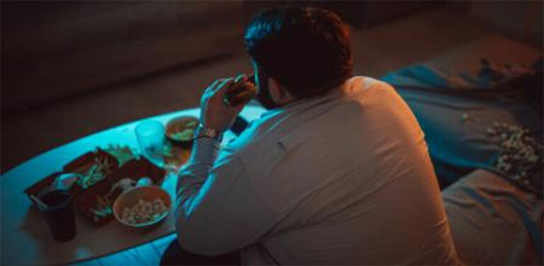 ¿Sufres de insomnio?, podría ser tu cena