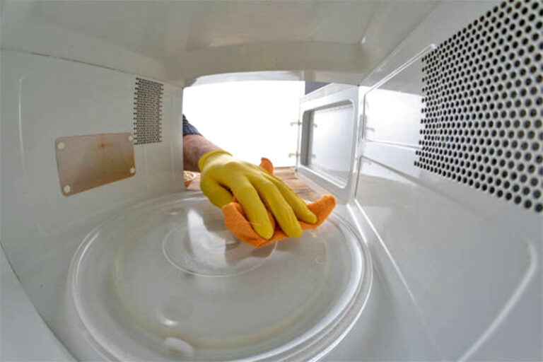 Evita bacterias, aprende a limpiar tu micro