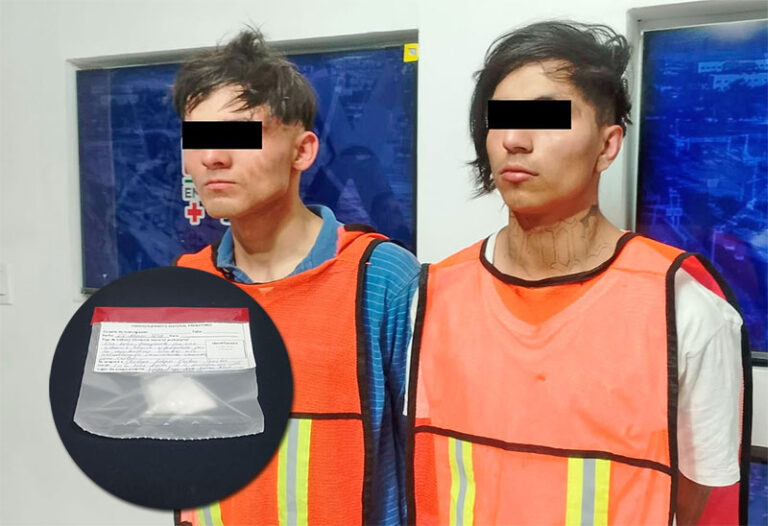 Policías Municipales detienen a dos sujetos por robo de vehículo con violencia