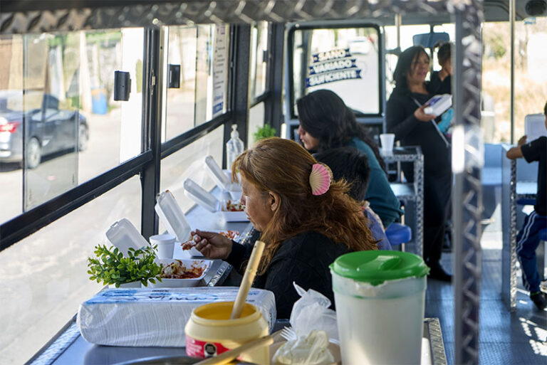 Llega comedor móvil de NutriChihuahua a colonia El Porvenir