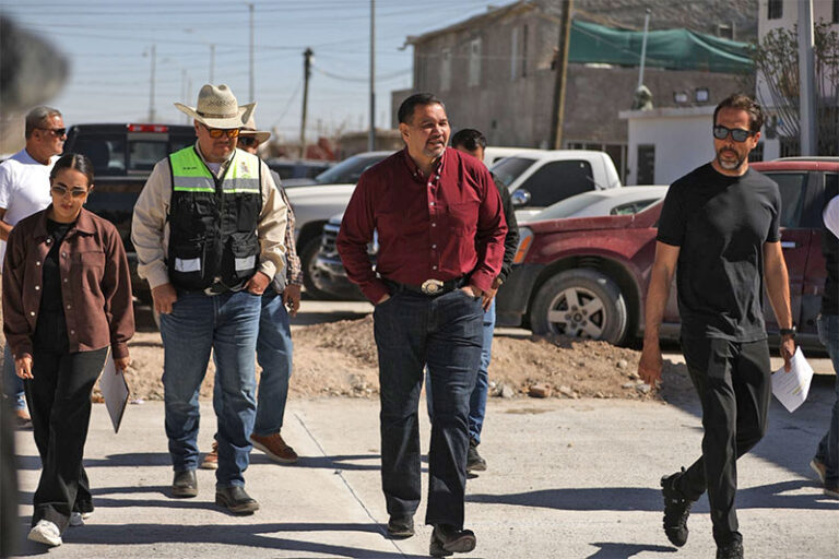 Supervisa alcalde avance de pavimentación en calle Fernando Villalobos