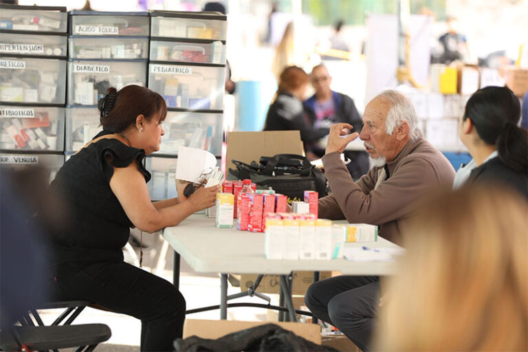Acuden dependencias municipales a ofrecer sus servicios a habitantes de la colonia Tierra y Libertad