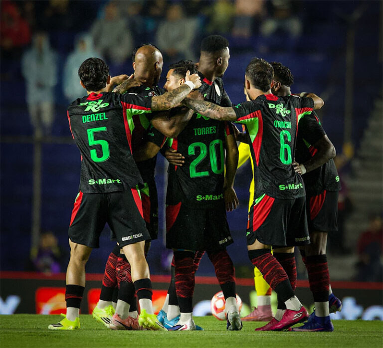 Los Bravos le pegan al America a domicilio