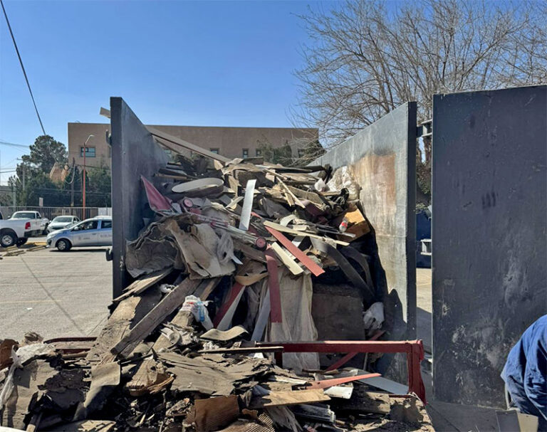 Mantiene Ecología contenedor para recibir tiliches y otros desechos