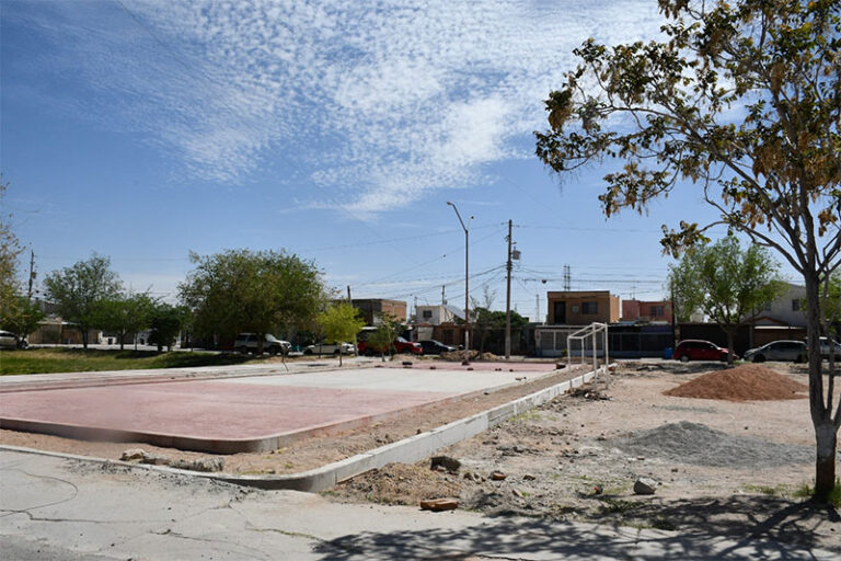 Inicia Obras Públicas rehabilitación de parque en Hacienda de las Torres