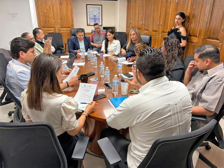 Regidores analizan modificaciones al Gimnasio Municipal Pradera del Sol