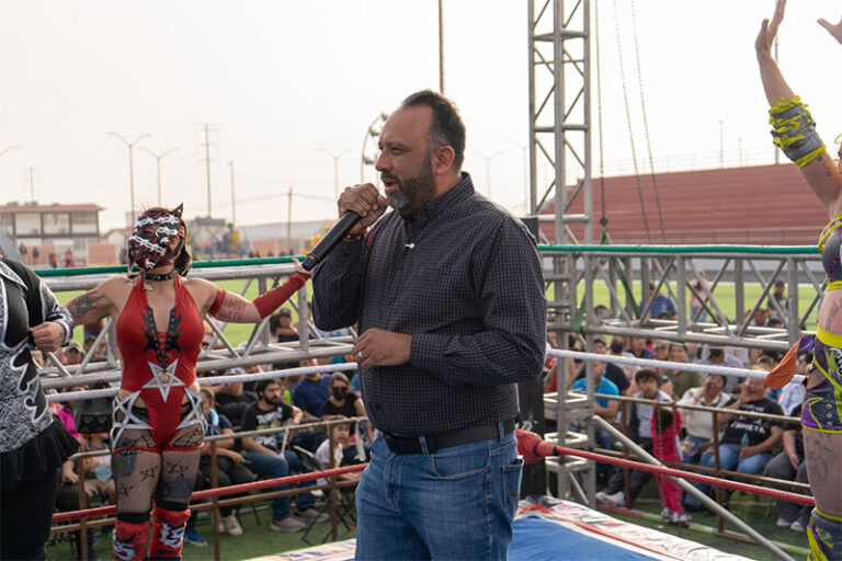 Celebran a los niños con función de lucha libre