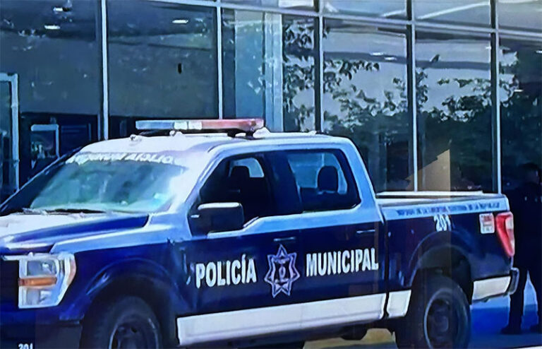 Iba a depositar medio millón y lo asaltan en Banamex San Lorenzo