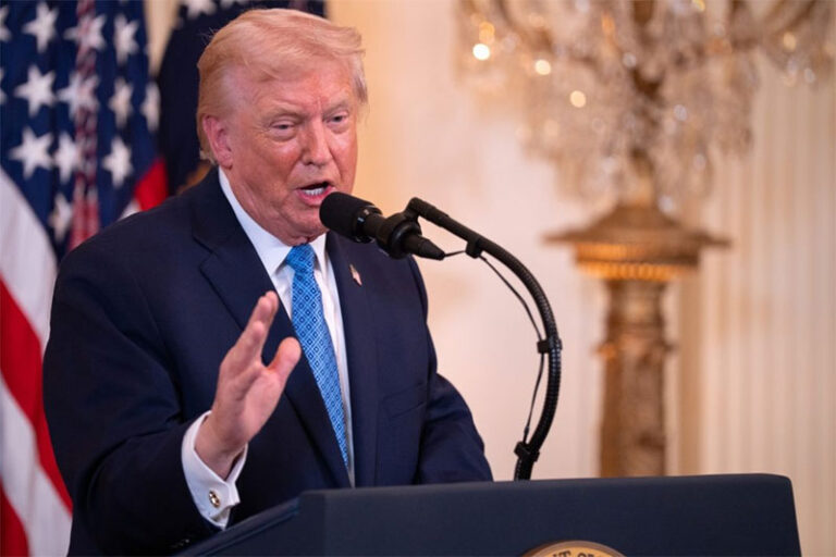 Trump lanza una amenaza más