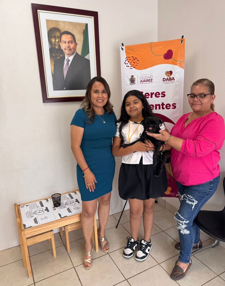 Recorre niña funcionaria Ariadna Soto las instalaciones de DABA