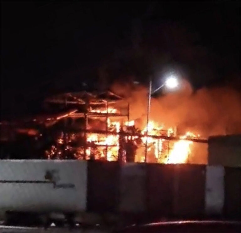 Atienden bomberos incendio en parque recreativo del sector Waterfill; solo hubo daños materiales