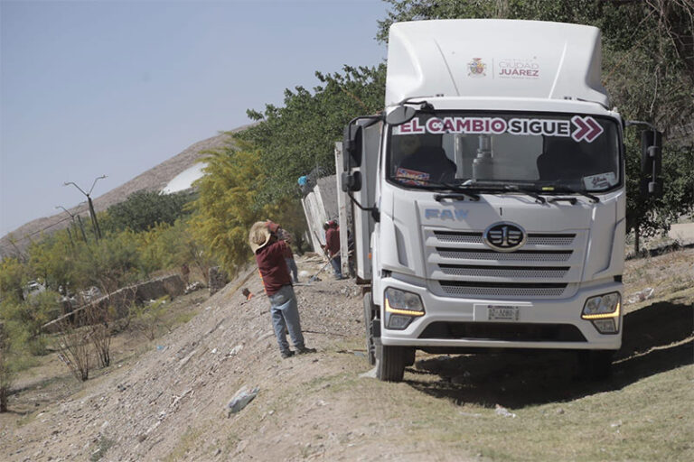 Exhorta Limpia a juarenses a no arrojar basura ni ramas en los diques