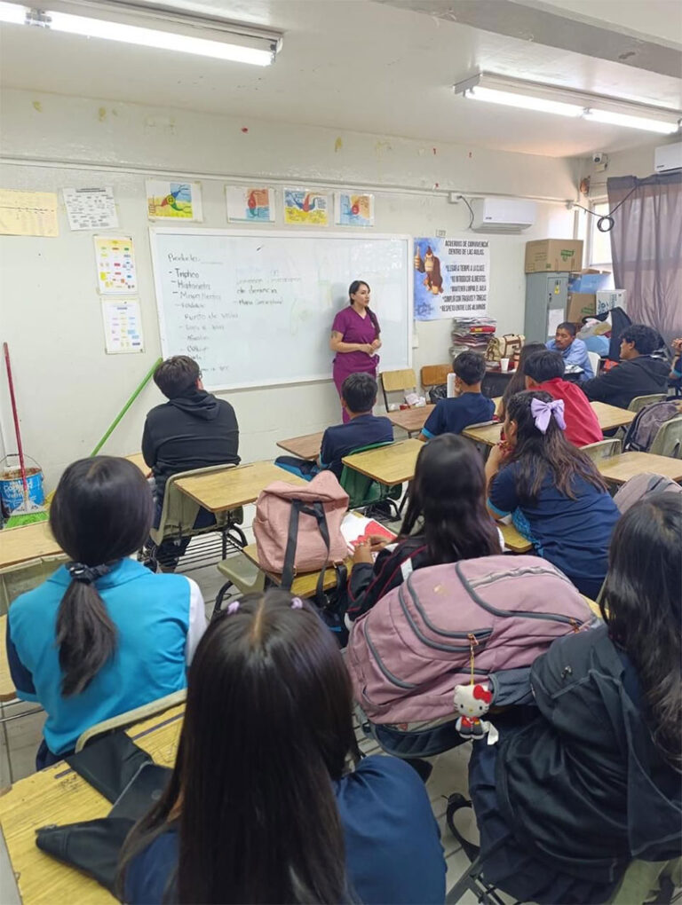 Imparten pláticas sobre salud sexual a estudiantes de la Técnica 89