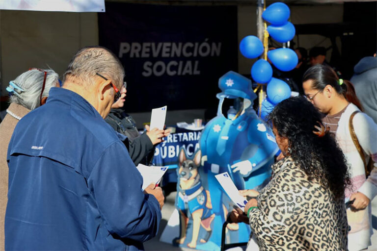 Llevan dependencias municipales sus servicios a vecinos de la colonia Plutarco Elías Calles