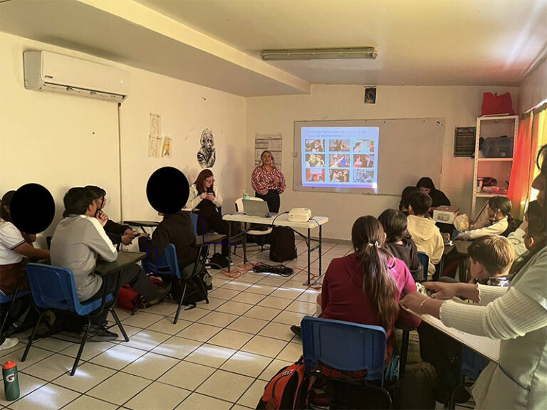 Imparte IMM plática sobre mitos del amor romántico a adolescentes