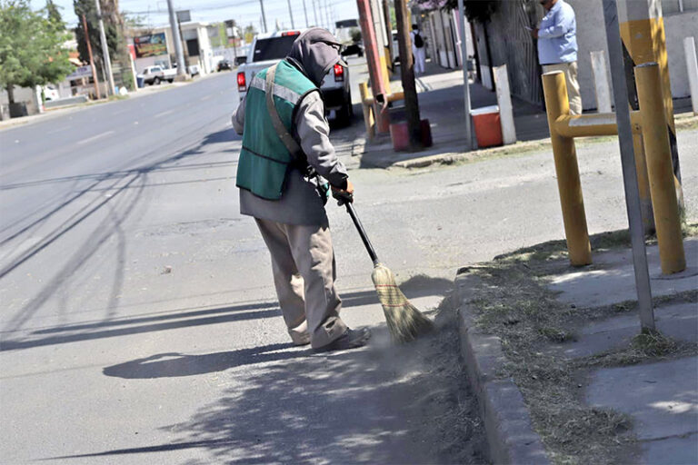 Intensifica Limpia trabajos sobre la avenida Plutarco Elías Calles